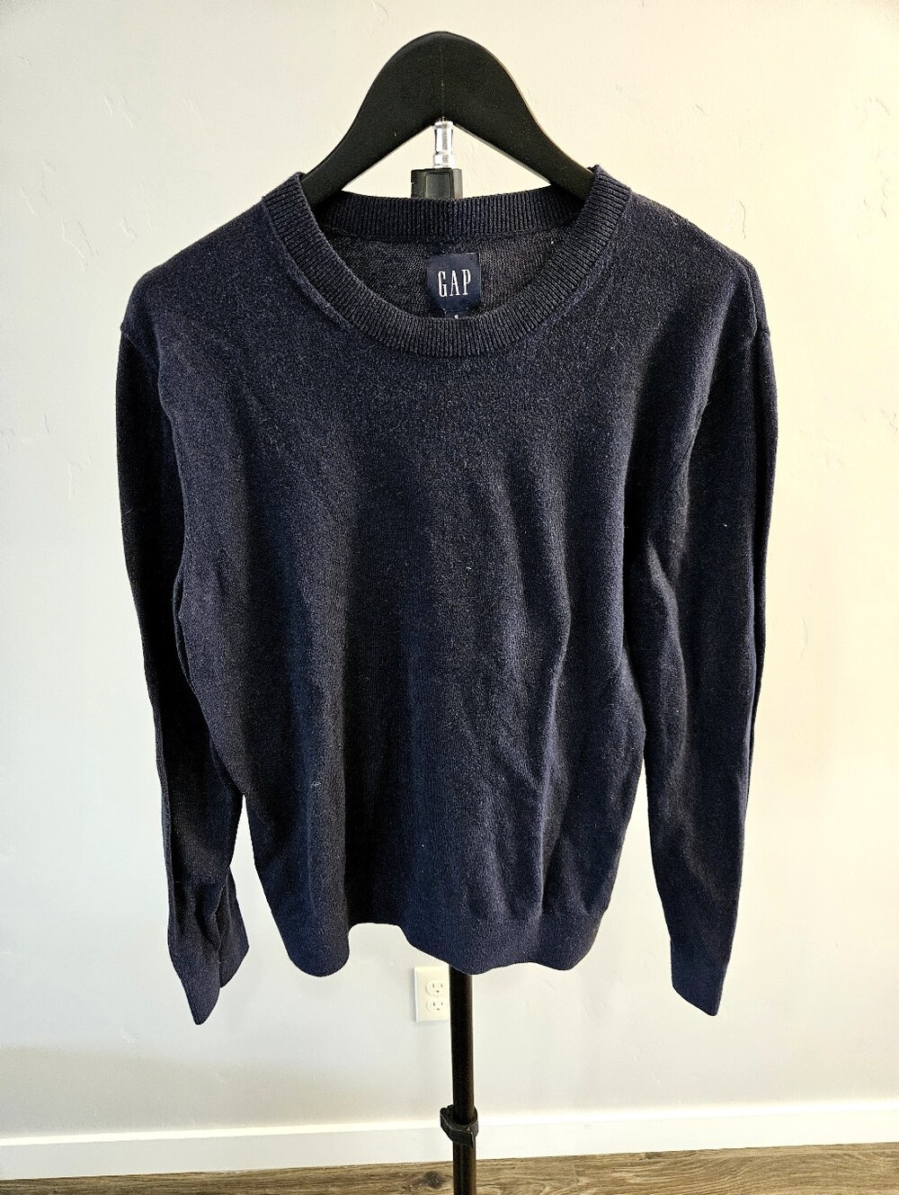 Gap men's navy blue crewneck sweater 100% cotton